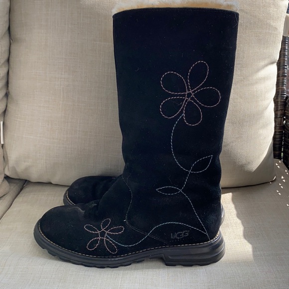 UGG Unique tall upper leather boots with delicate floral embroidered pattern - Picture 1 of 11